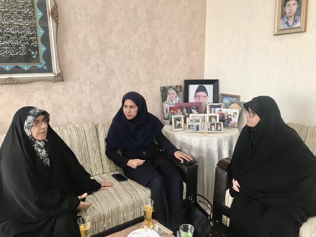 دیدار مدیر صندوق بازنشستگی خراسان رضوی با خانواده دو شهید گرانقدر جنگ تحمیلی