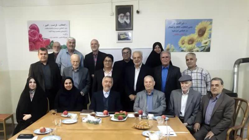 نشست مشترک مدیران صندوق و آموزش‌وپرورش خراسان رضوی با هیات مدیره کانون بازنشستگان