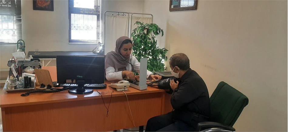 ویزیت و ارائه مشاوره پزشکی به بازنشستگان و افراد تحت تکفل ایشان در خانه امید مشهد .